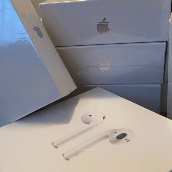 AirPods Brand new still in packaging !